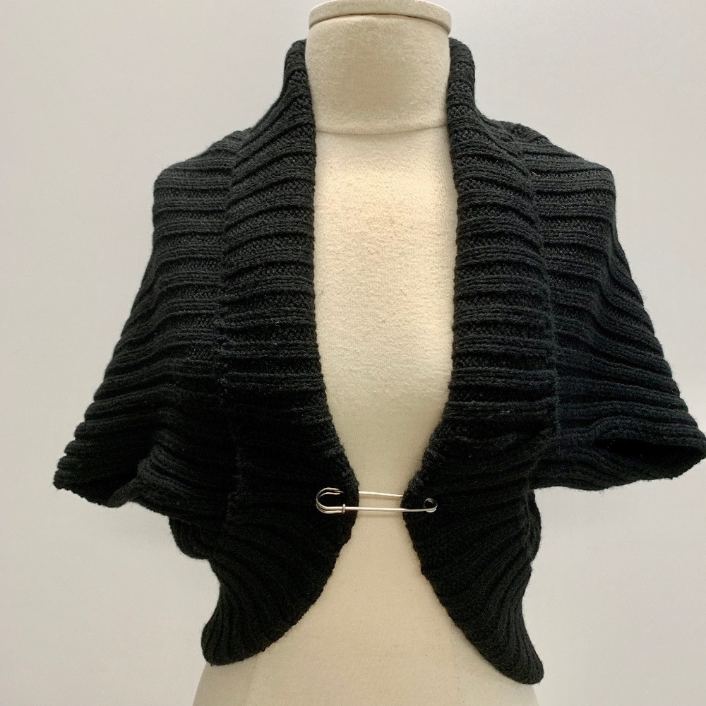 Heavy Knit Bolero Shrug Wrap w/Safety Pin- Black
